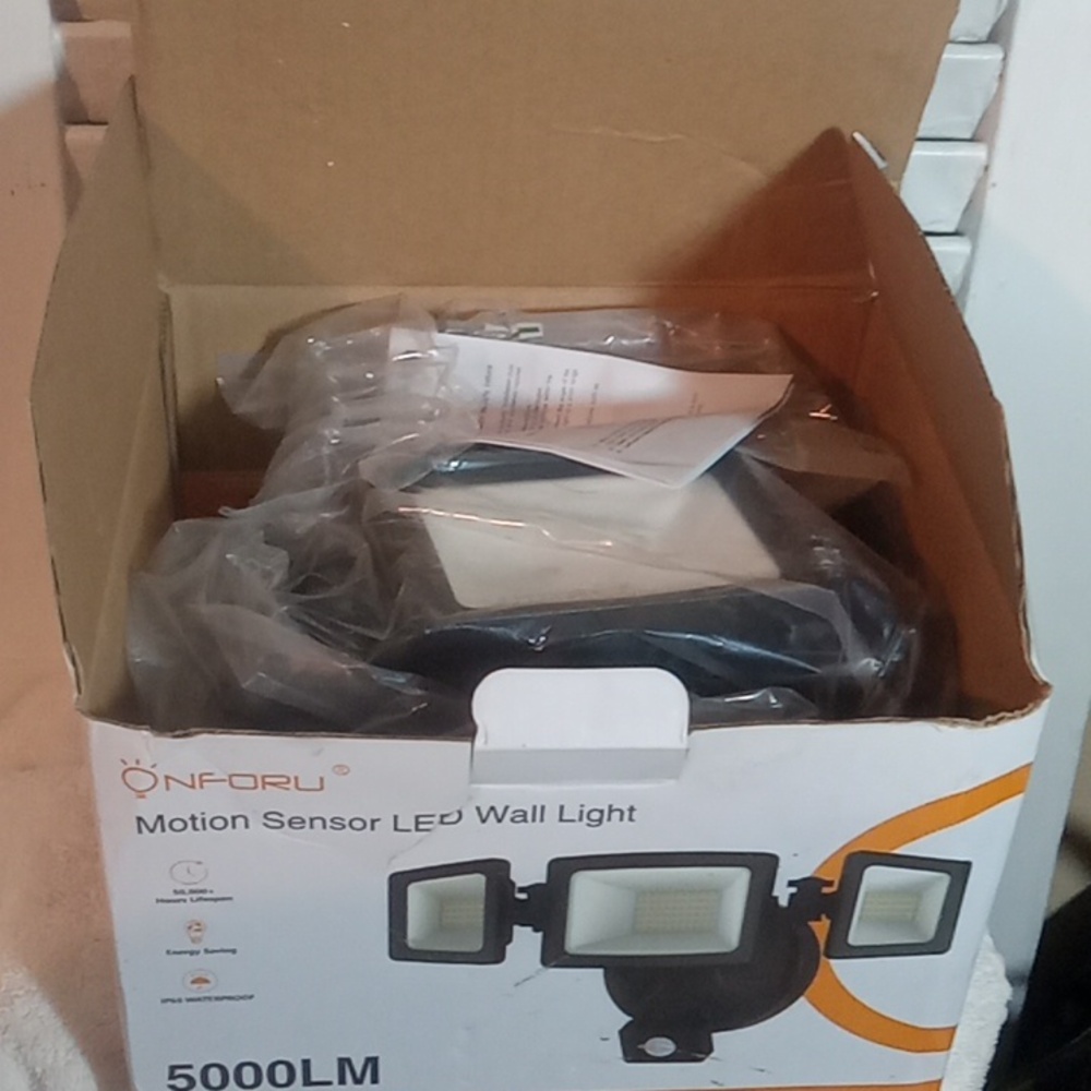 NIB☆ Motion Sensor LED Wall Light - Picture 5 of 6